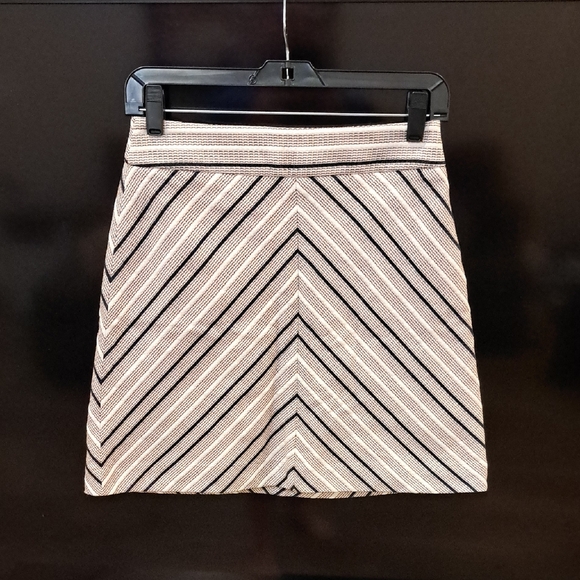 Ann Taylor Dresses & Skirts - Ann Taylor Loft Plaid Skirt in Black and Cream